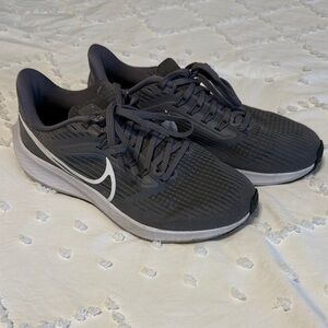 Nike Women’s Dark Gray/White Running Sneakers